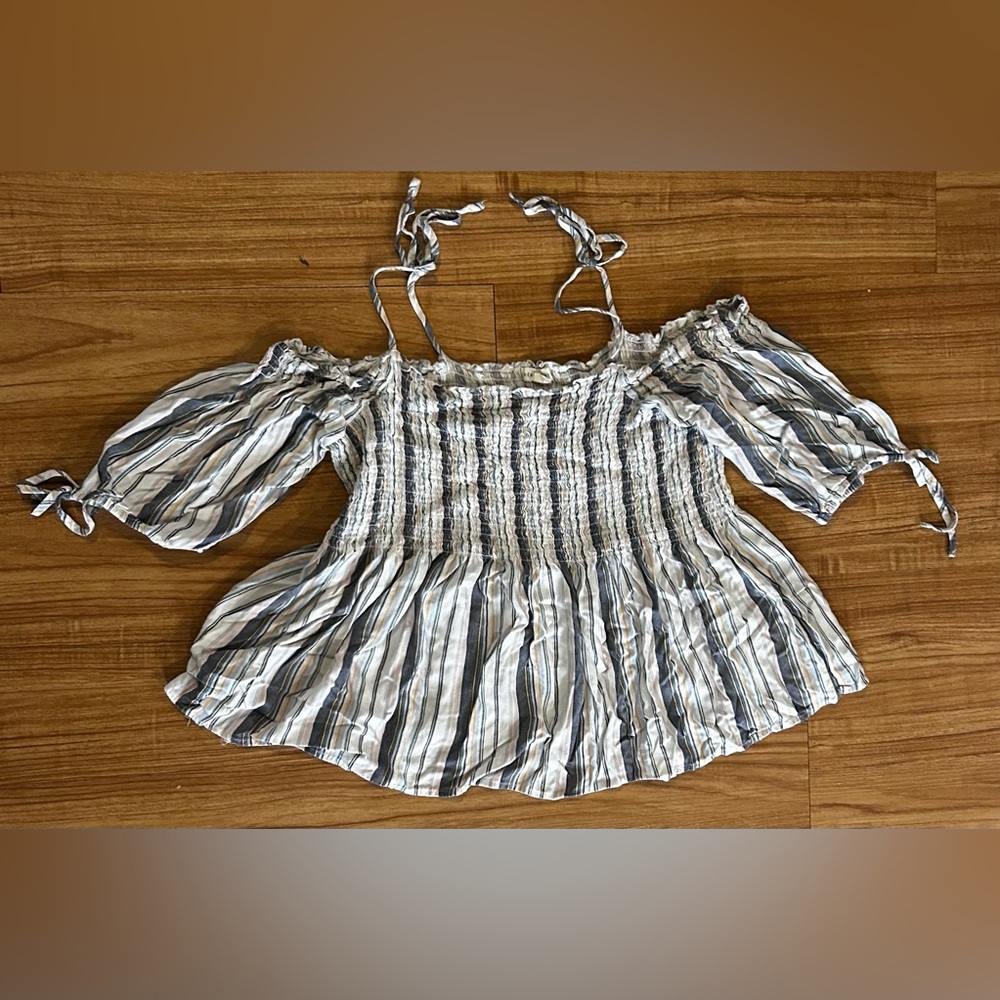Aeropostale|Woman’s Pastel Color Cold Shoulder Top|Size XL|Perfect condition|